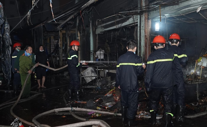 Ảnh: Hiện trường tan hoang sau khi 'bà hỏa' ghé thăm, thiêu rụi hàng loạt kiot ở Thái Bình